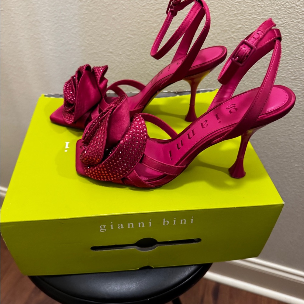 Gianni Bini Fuchsia Satin Heels with Bow